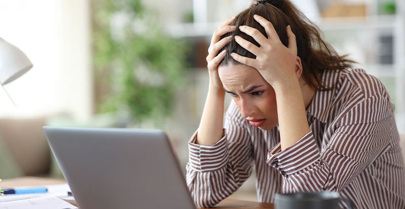 Frustrated woman in front of a laptop